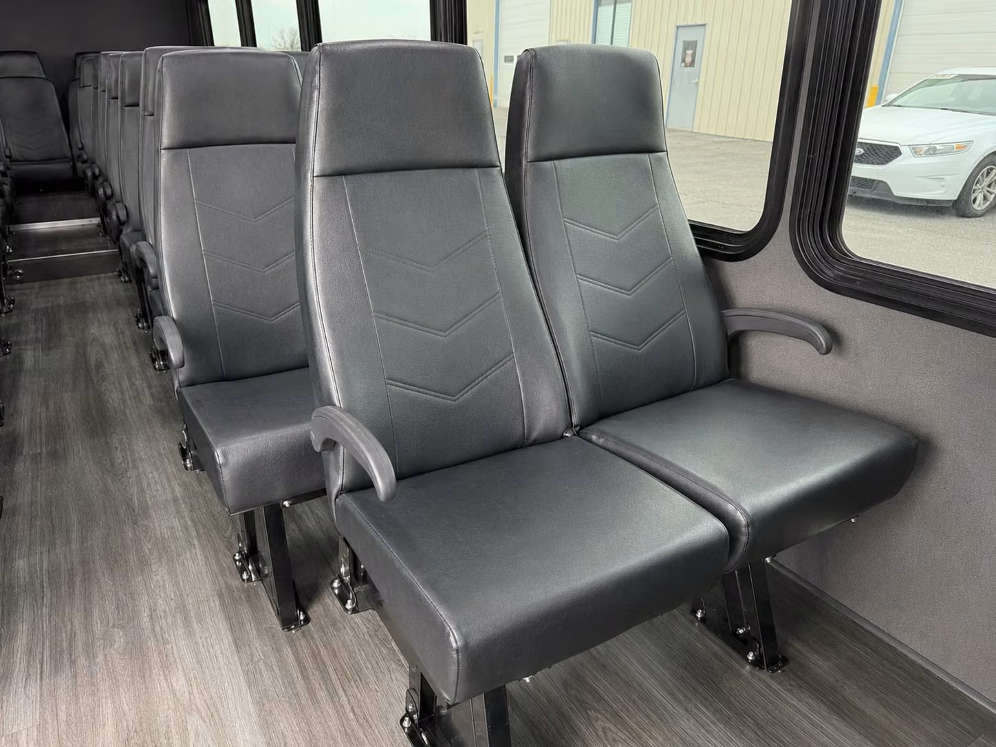 santa maria 20 passenger minibus rental